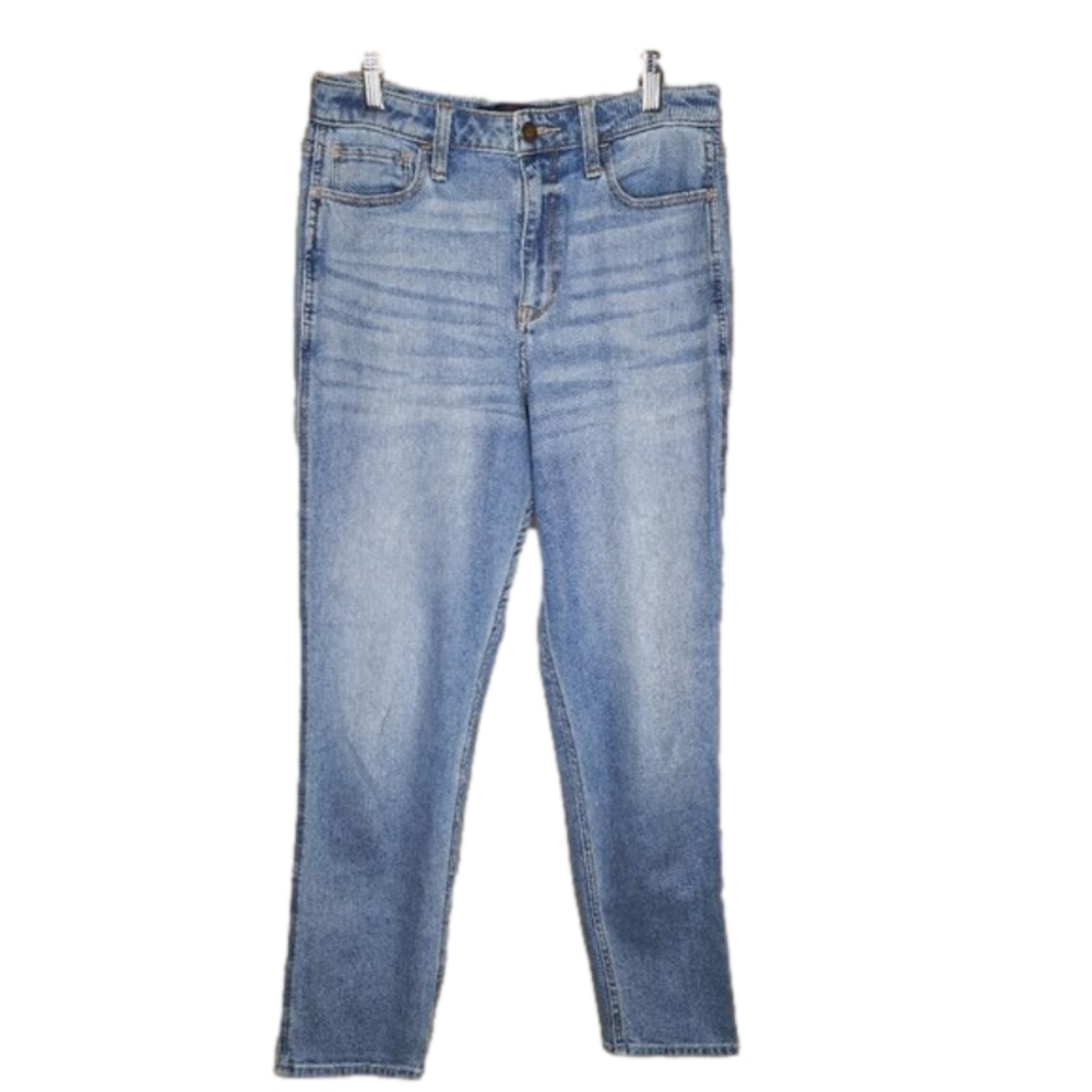 Hollister Ultra High Rise Mom Jean Size 7R